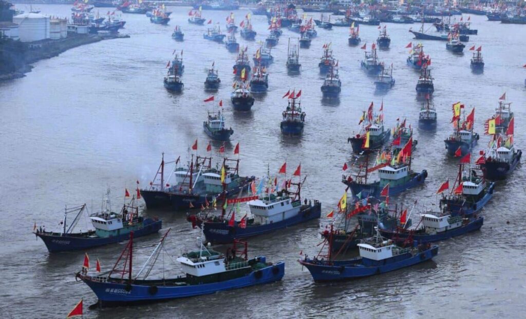 中国は数千隻の漁船を日本沖に配備しているが、彼らは漁をするためにそこにいるわけではない