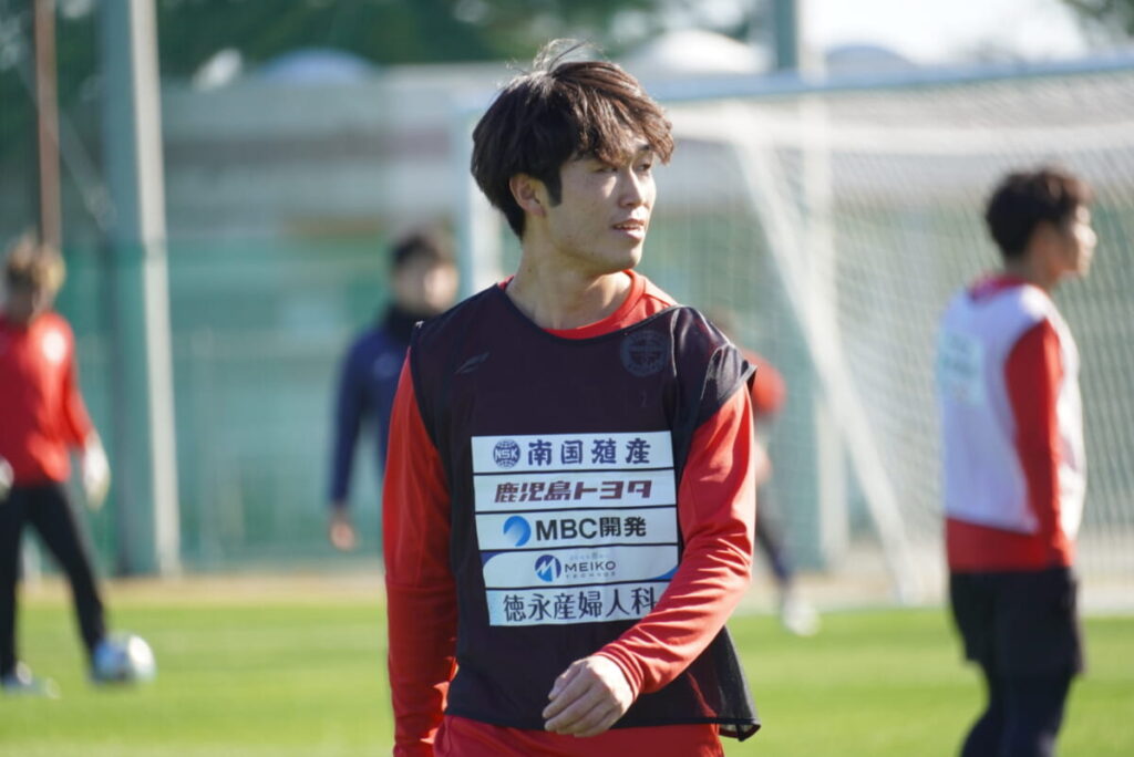 【«鹿児島ユナイテッドFC»新加入選手応援コラムvol.2】「追求」と「犠牲心」を胸に──嵯峨理久が選んだ鹿児島での挑戦 : KAGOSHIMA SOCCER MAGAZINE“カゴサカ☆”