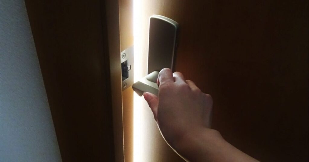 沖縄1万7700人が引きこもり、3年で3900人増　22年度推計　県議会