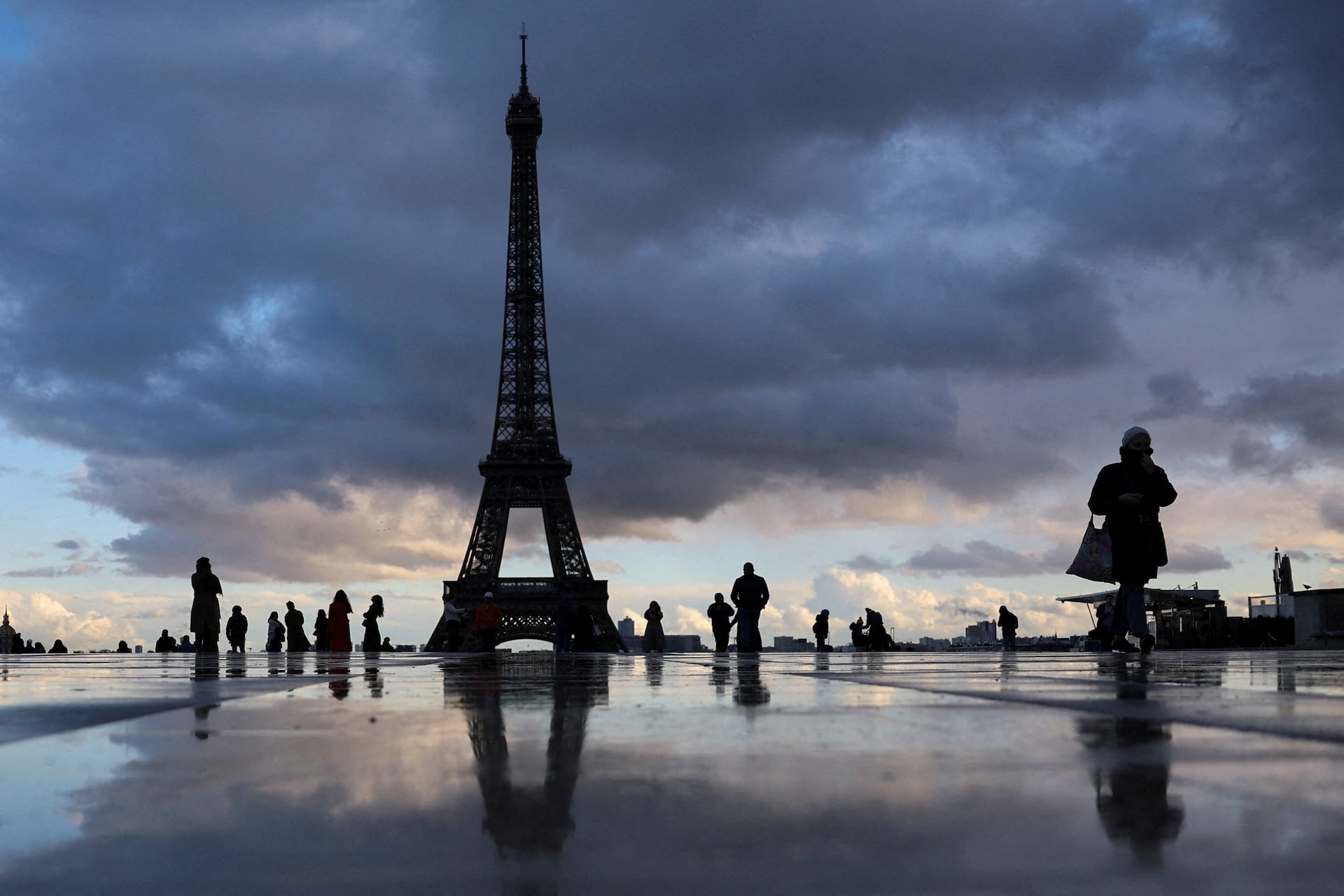 フランス訪れた米国人観光客、25年は17％増　対立やドル安でも