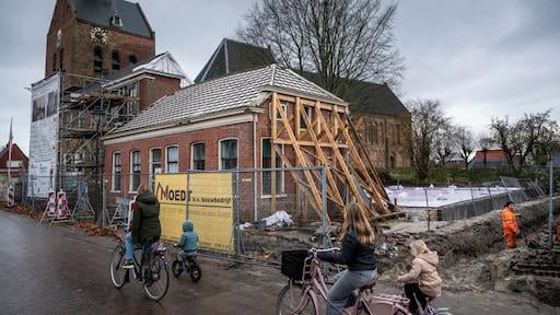 NAMは13億ユーロの地震被害から逃れようと奮闘中