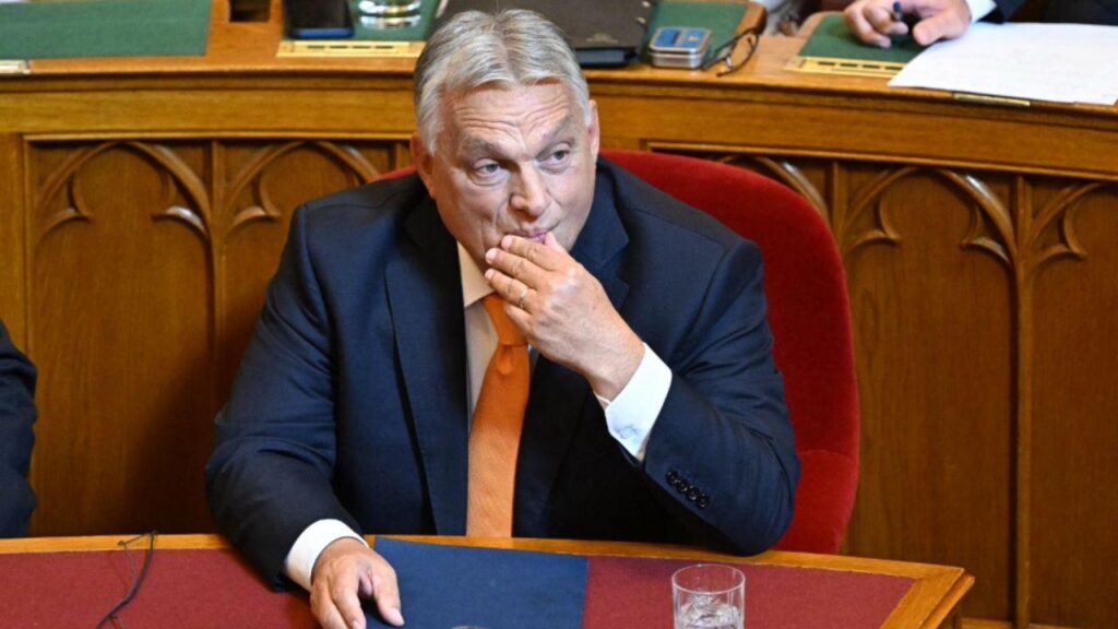 ヴィクトル・オルバンはハンガリーで手痛い敗北を喫することになりそうだ。世論調査では対立政党の支持率が50％に近づいている