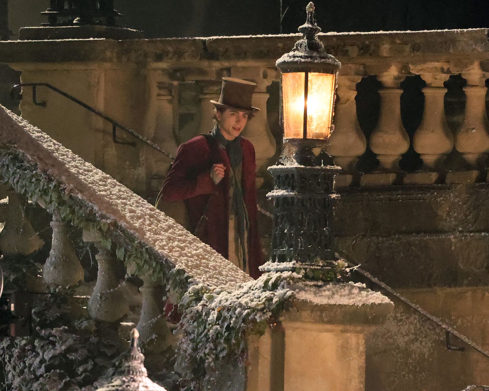 ティモシー・シャラメ『ウォンカとチョコレート工場のはじまり』Timothe Chalamet seen filming the new Willy Wonka movie on October 14 2021 in Bath England.
