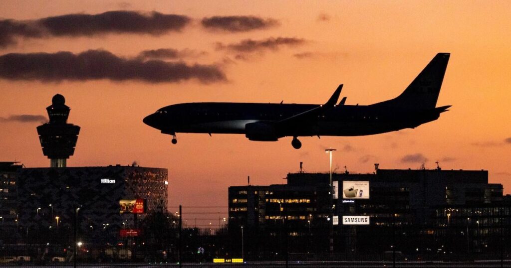 アメリカ、離婚したオランダ人を急遽国外追放：お金も書類も持たずにアルメロに戻る