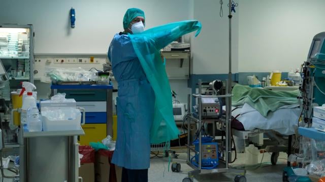 ギリシャの若手医師は週に最大72時間勤務し、欧州で最も高い残業時間を記録：欧州最大規模の調査で、計画的な残業と最低限の休息が明らかに