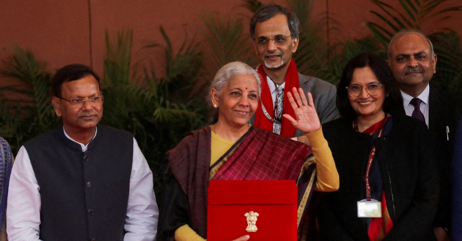 インド、国内データセンター利用の外資を47年まで非課税に | ロイター インド、国内データセンター利用の外資を47年まで非課税に | ロイター