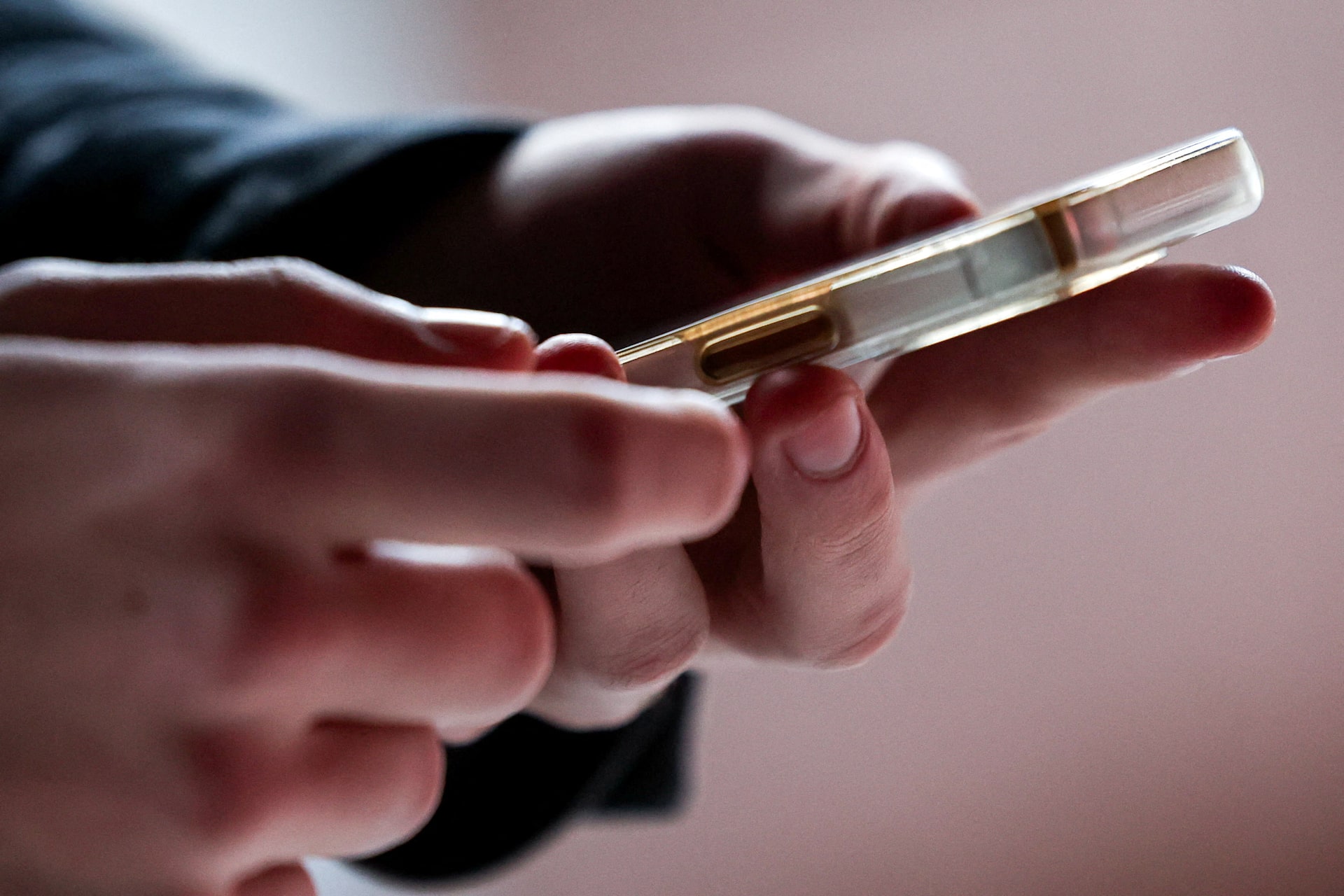 スペイン、Ｘ・メタ・ＴｉｋＴｏｋ捜査へ　児童性的虐待画像巡り