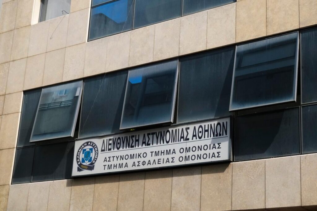 オモニア警察署での19歳の少女への集団強姦の問題は、彼女が平手打ちをしなかったことではない