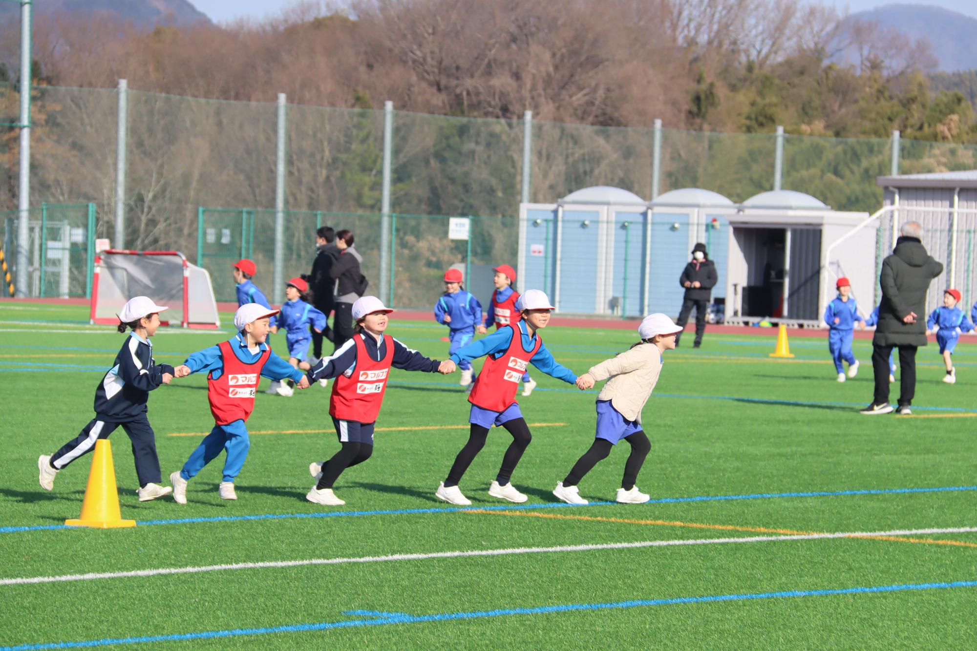 まずは鬼ごっこで準備体操