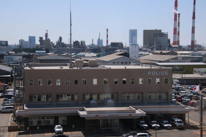 コンビニに駐車中の車内に大麻を含有する乾燥植物片、パトロール中の警察官が発見 20歳の男を逮捕 – 新潟県内のニュース|にいがた経済新聞 コンビニに駐車中の車内に大麻を含有する乾燥植物片、パトロール中の警察官が発見 20歳の男を逮捕 - 新潟県内のニュース|にいがた経済新聞