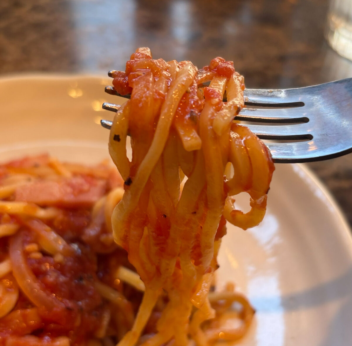 川口駅 イタリア小皿料理 ヴォーノ アマトリチャーナのキタッラ