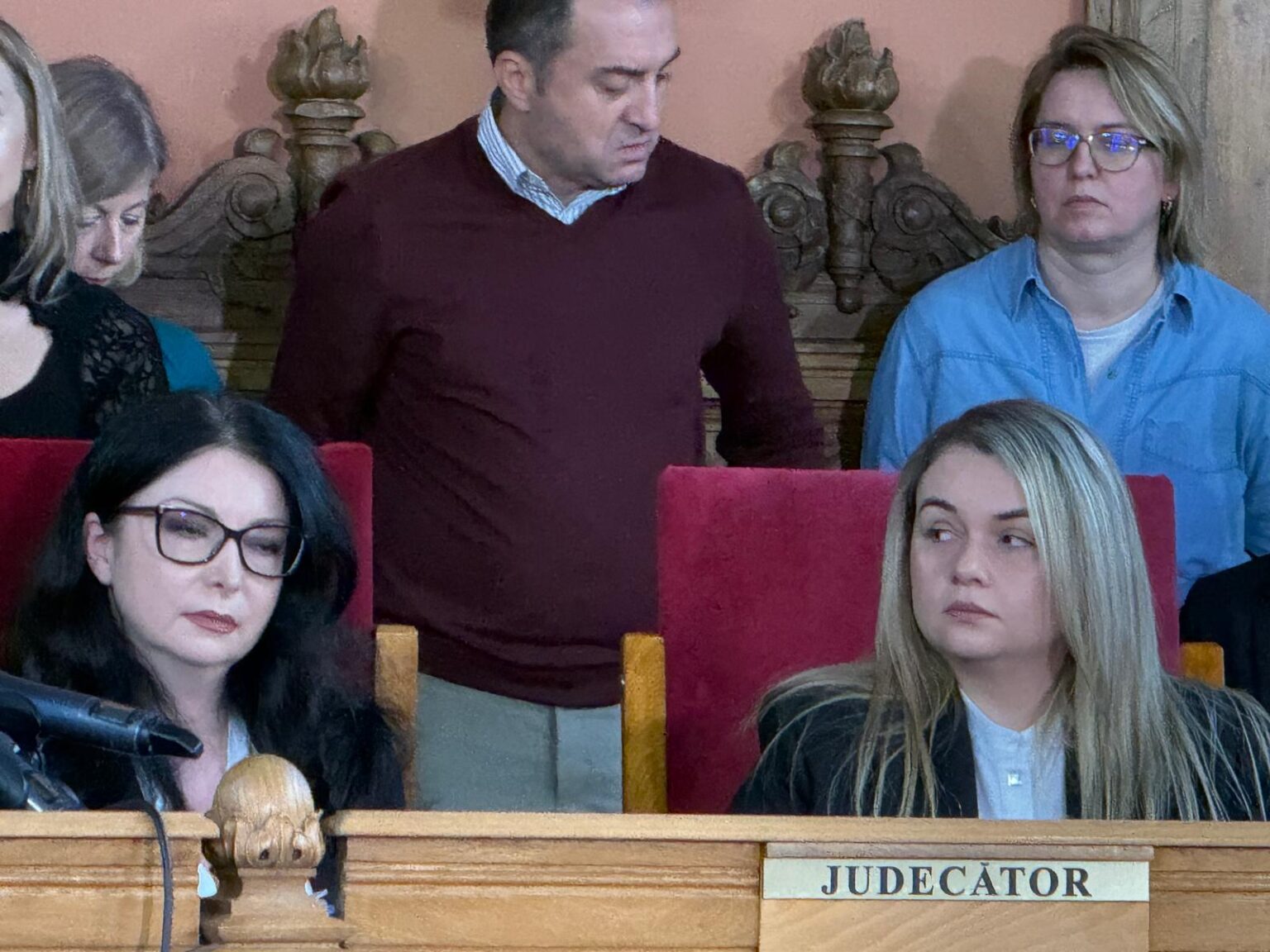 ブカレスト控訴院のイオネラ・チューダー判事「マ・スナト・リア」が退職する。彼は52歳です