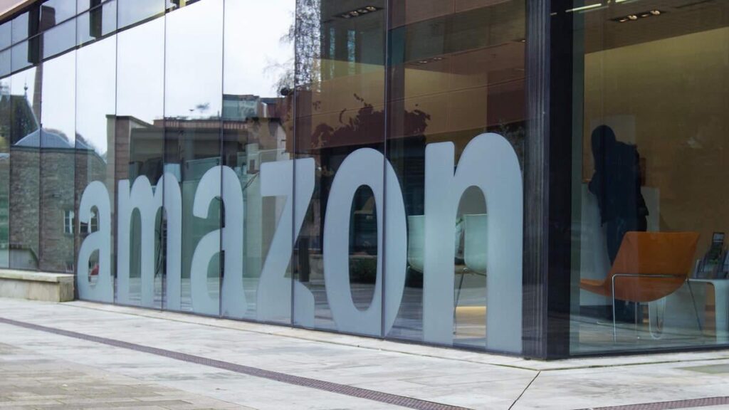 アマゾンの人員削減の影響を受けましたか？あなたのストーリーを共有してください