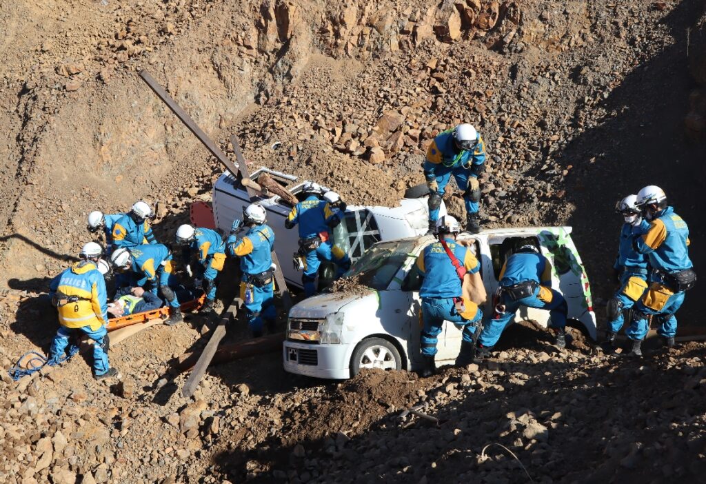 【動画】南海トラフ地震に備え、県警と九州管区警察局の合同訓練始まる　連携強化へ600人が参加 - 大分のニュースなら 大分合同新聞プレミアムオンライン Gate