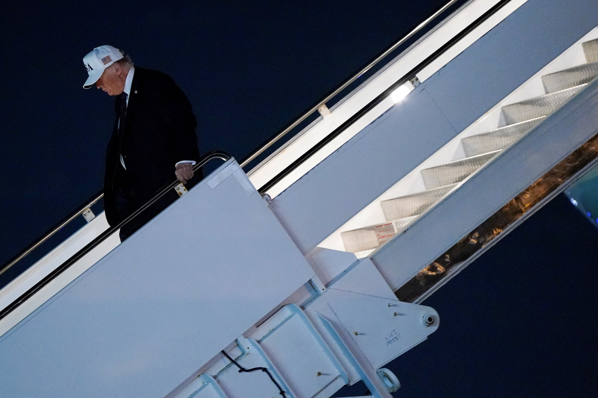 トランプ氏、 イランで「大規模戦闘作戦開始」と表明