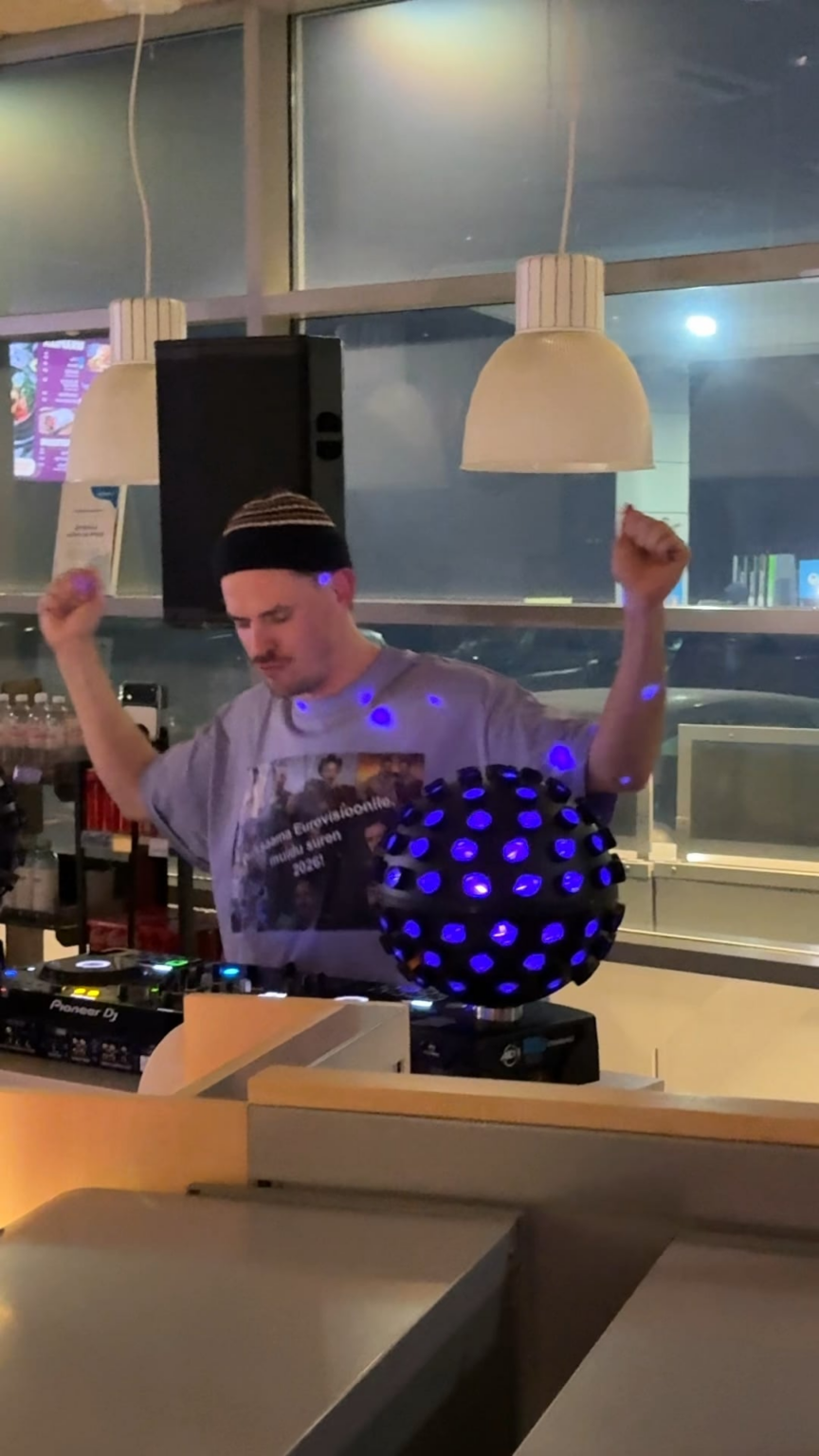 otepää alexela の従業員は最高のシフトを持っています