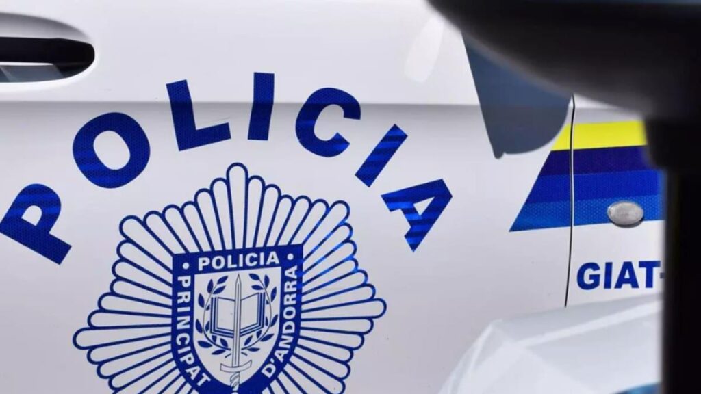 エンキャンプで警察官を轢こうとした運転手を逮捕