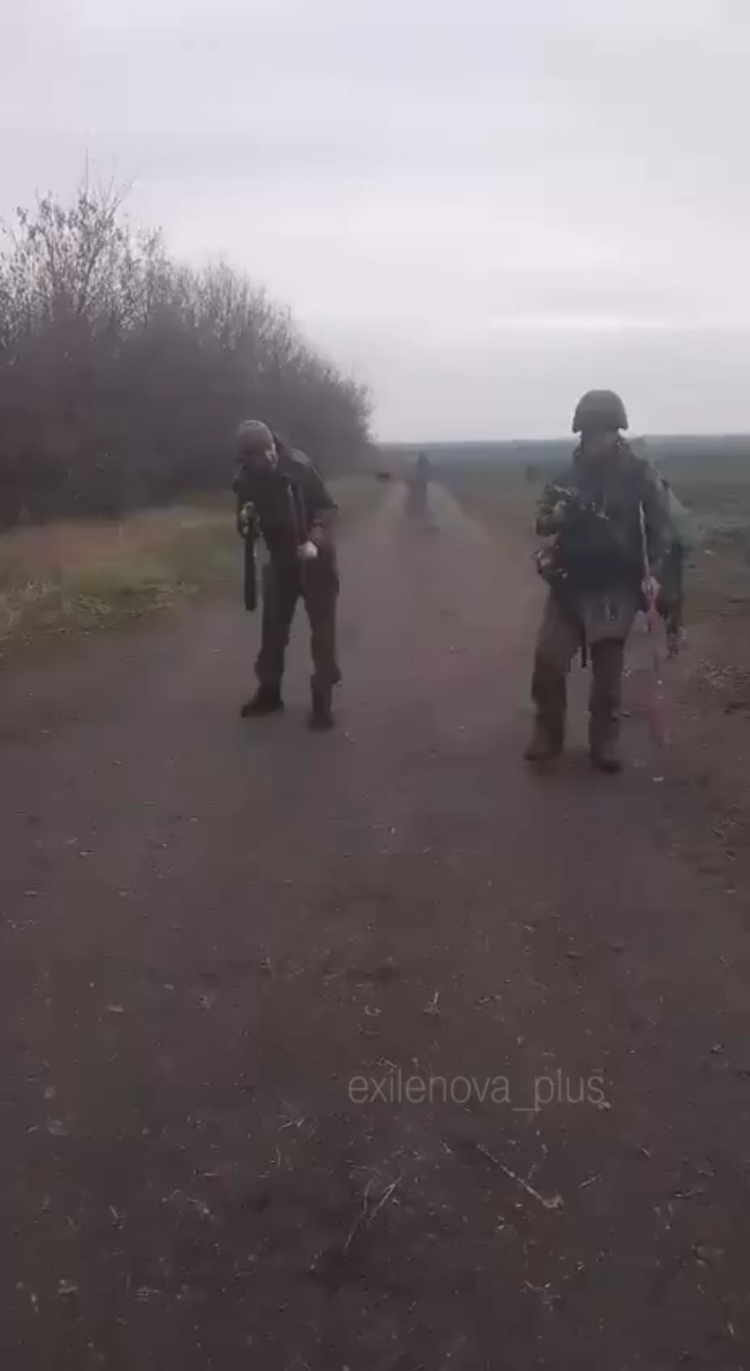 前線への突入を準備するロシア兵士