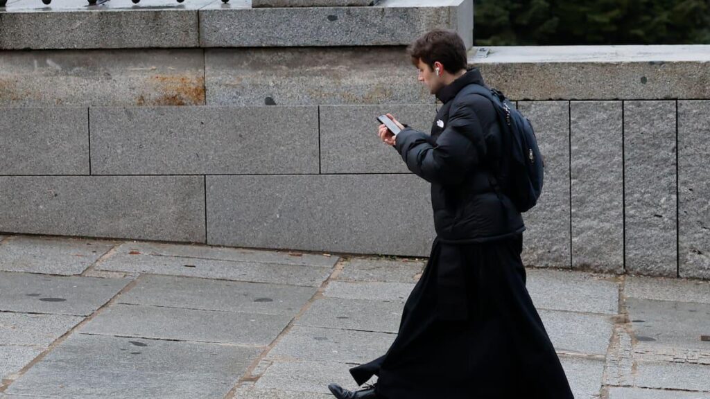 アンドラは16歳未満のソーシャルネットワークへのアクセスを禁止する