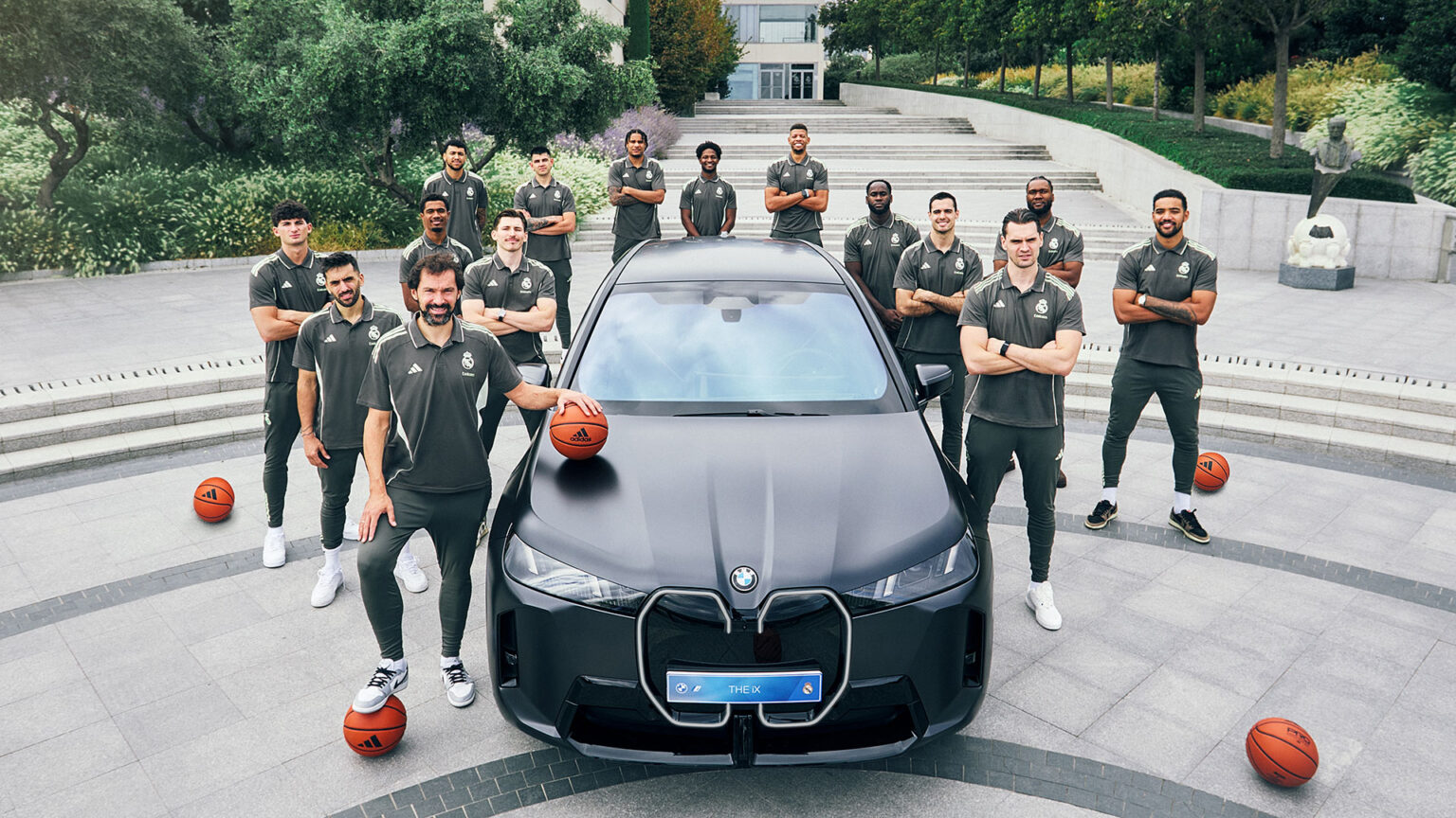 BMW Spain delivers official vehicles to basketbal first team