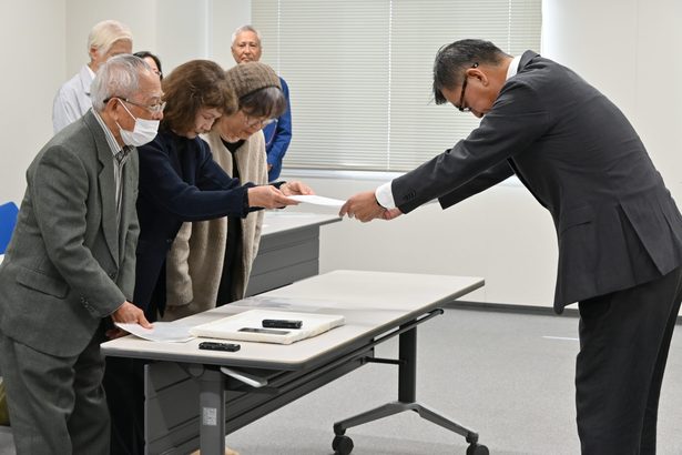 PFAS隠蔽に疑念 市民ら沖縄防衛局に抗議