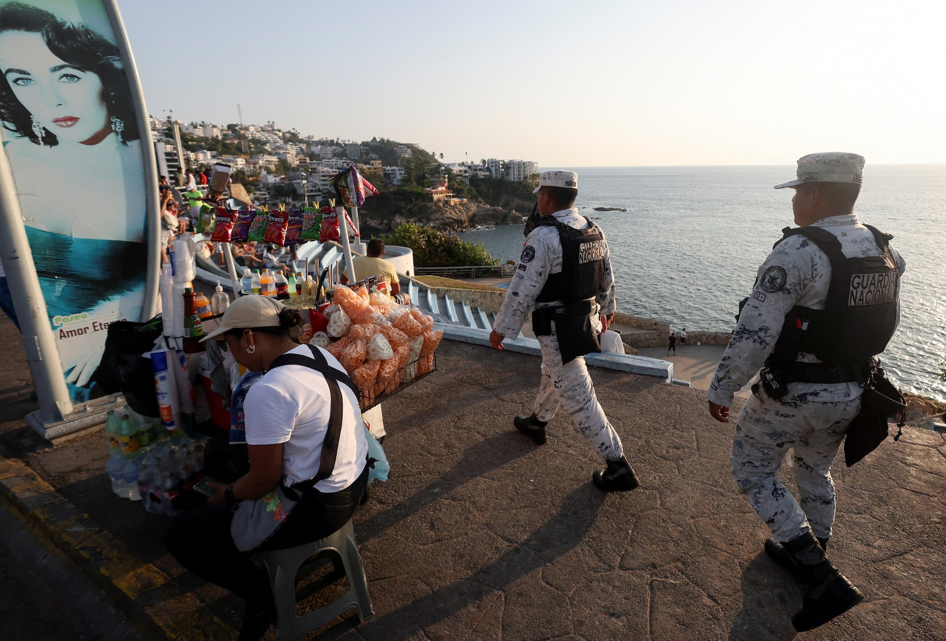 メキシコ「エルメンチョ」死亡で報復相次ぐ、治安当局員26人死亡