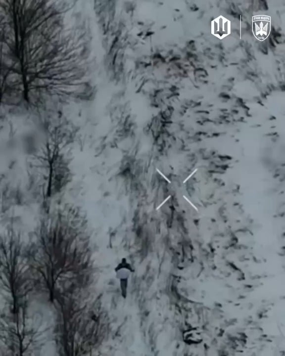 ロシア兵士、マジャル鳥のドローンに直撃され生きたまま焼かれる