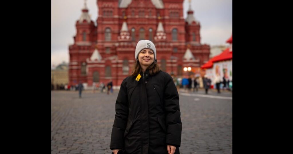 FSBに逮捕され「全裸」となったルーマニア人2人は、数十時間の映像でロシアを称賛し、「ここには自由がある」と語った。