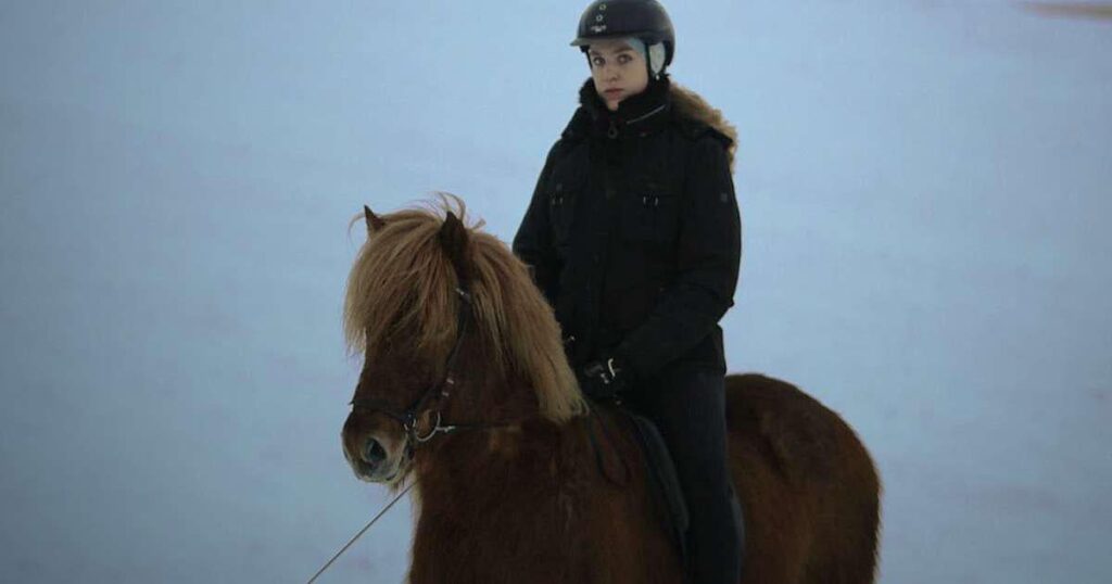 殺人者マルグレティ・ロフに関するチャンネル 1 のエピソードは不道徳な下劣な人物であり、RÚV にとっては恥辱である