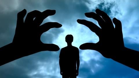 なぜ日本人は自分に対して愛情が向けられる気配のない社会的関係性を許容(保全)し続けるのか。