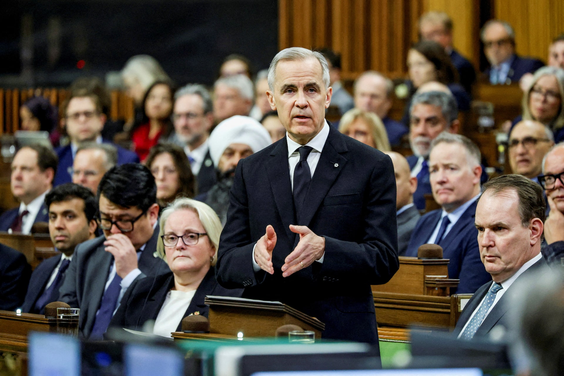 カナダ、国産兵器調達を70％に引き上げへ　米依存から脱却目指す