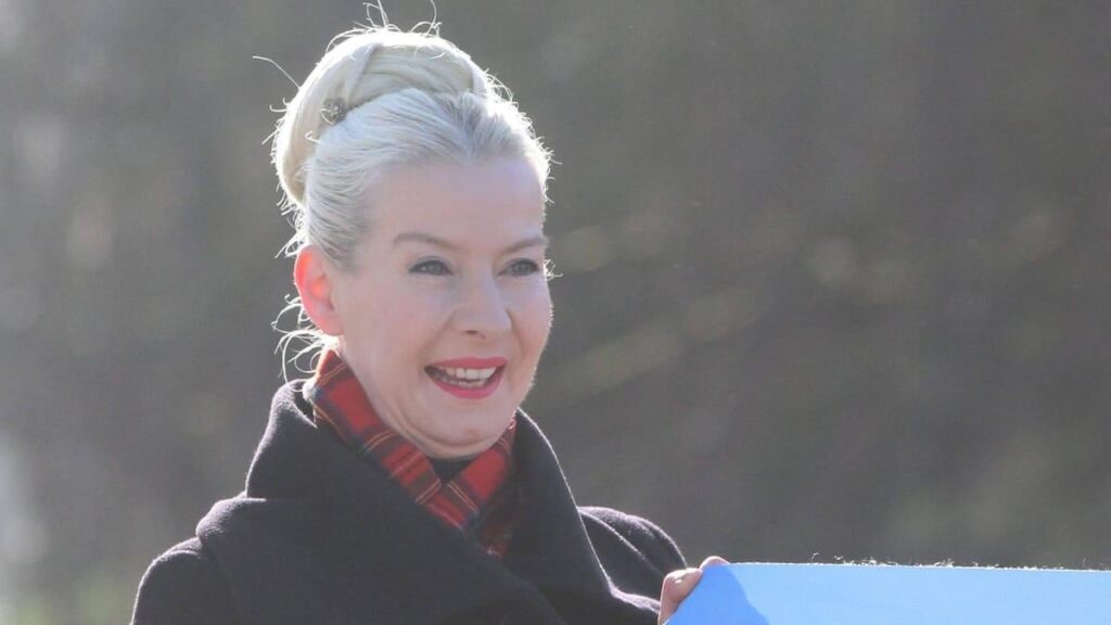 AFDの政治家、ポン引き過去にドバイとアブダビにエスコートガールを派遣したことで圧力を受ける（ドイツ語記事）