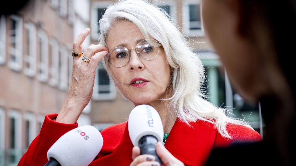 カイザー大臣は法律で亡命受け入れ者数を共有することが義務付けられているが、それを拒否している