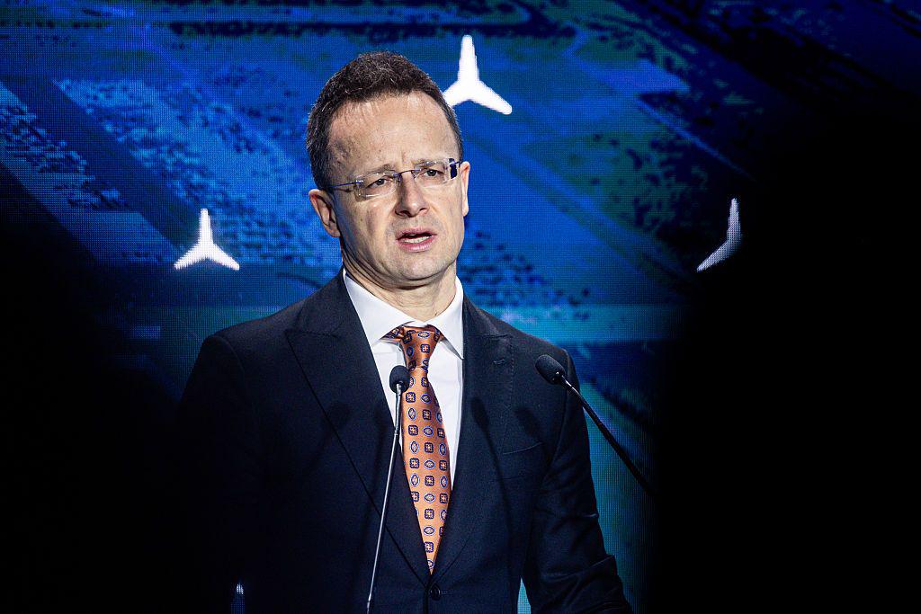 ハンガリー、EUのウクライナへの900億ユーロ融資を阻止、戦争記念日を前にロシア石油を要求