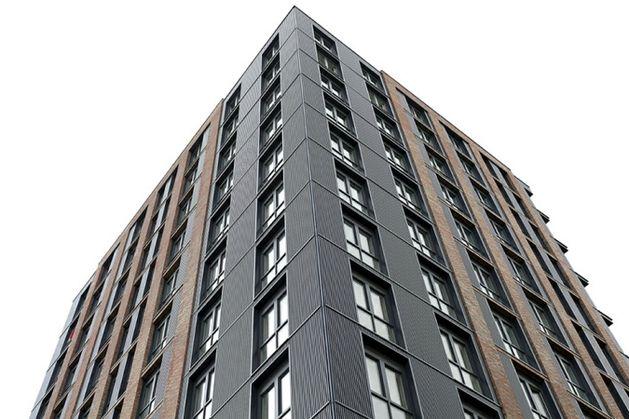 「完全な隔離だ」 – 社交界のテナントらは「プレミア」集合住宅のジム、サウナ、映画館へのアクセスの欠如を非難