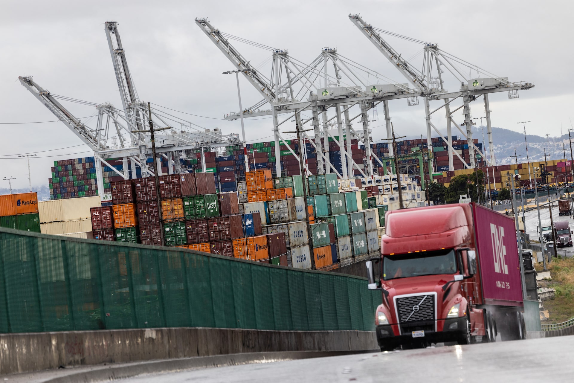 トランプ緊急関税、最高裁が違法判決なら1750億ドル超返還へ