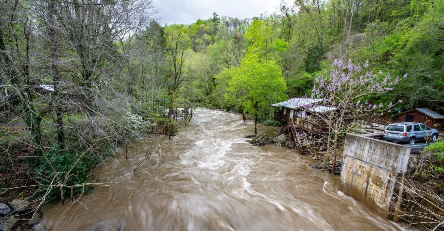室内空気の質に関する注意喚起：オーストラリア、クイーンズランド州北部の洪水