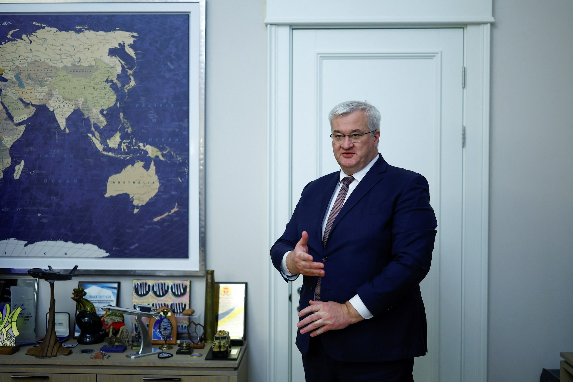 ウクライナ、中国外相に招待申し入れ　ロとの戦闘終結へ貢献期待