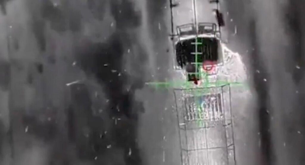 ウクライナのドローンが移動中の隠れた卒業生発射装置を破壊 (ビデオ)