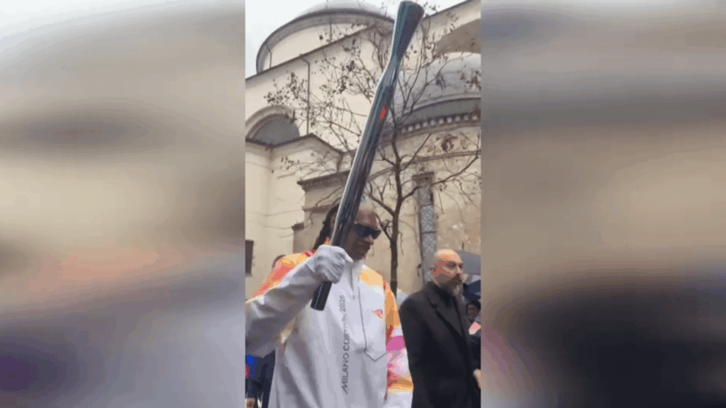 2026 年ミラノ～コルティナ、ガララテでスヌープ・ドッグのサプライズ聖火ランナー