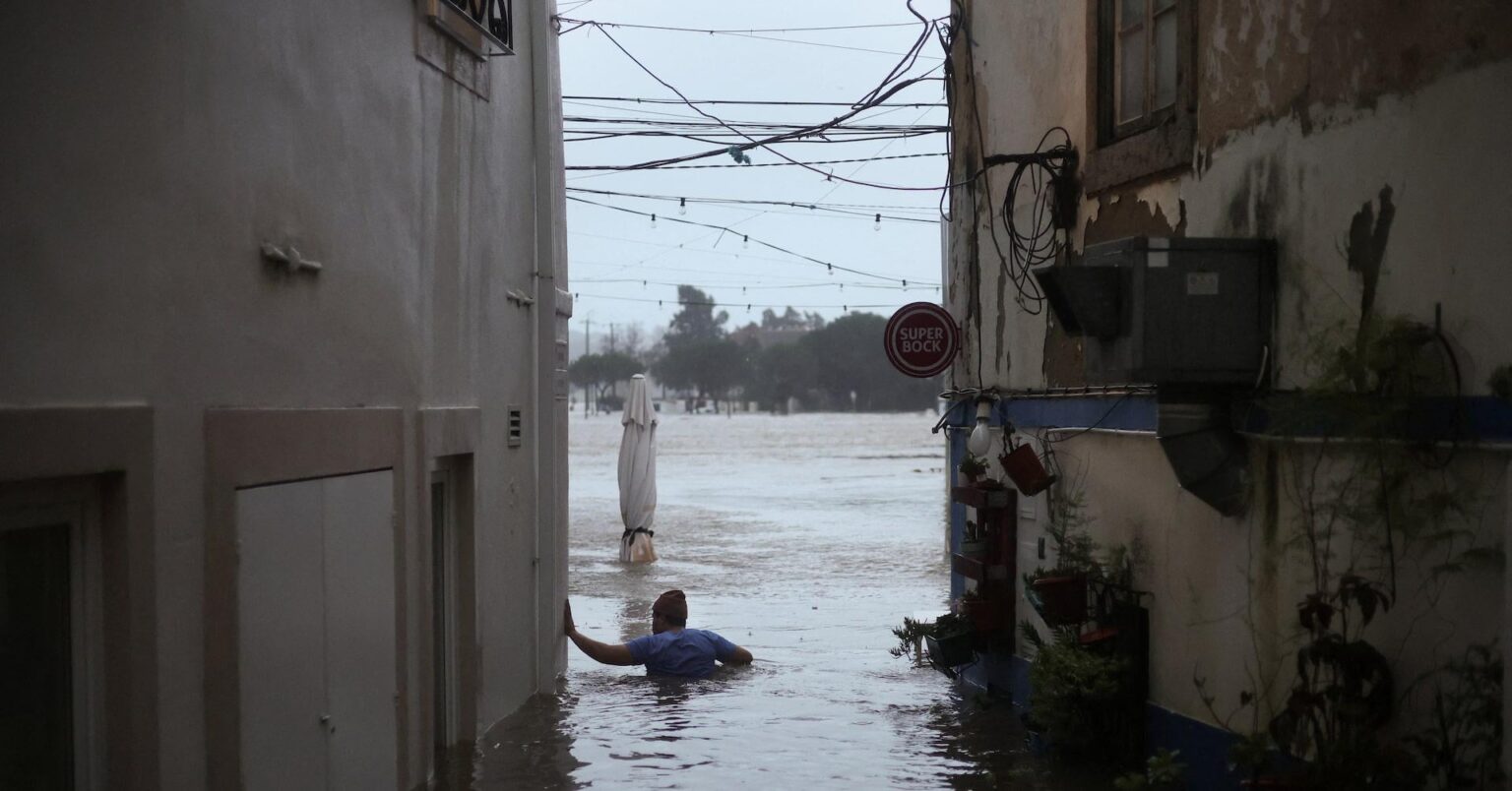 暴風雨レオナルドがポルトガルとスペインを襲い、1人死亡、少女1人行方不明