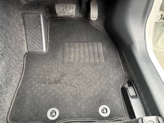 トヨタ ヤリス 1.0 X モデリスタエアロ/純正ナビ/Bカメラ/ETC 山梨県の詳細画像 その16