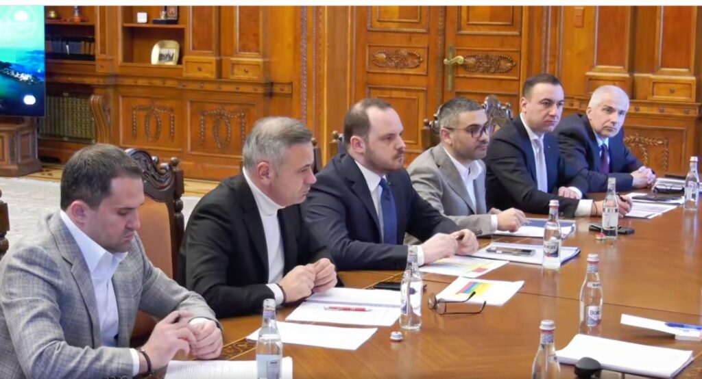 PSD大臣が履歴書に嘘をついた。彼は私立大学を1年で退学させられた