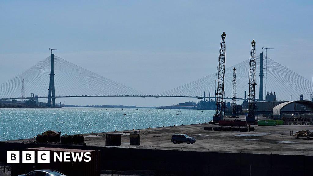 トランプ大統領、アメリカとカナダの橋の開通を阻止すると脅迫