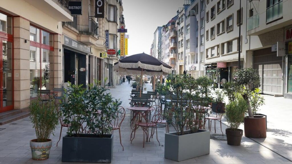 「私の家は130万ユーロの価値があるが、私は地獄のような生活をしている」：Gare居住者が声を上げる