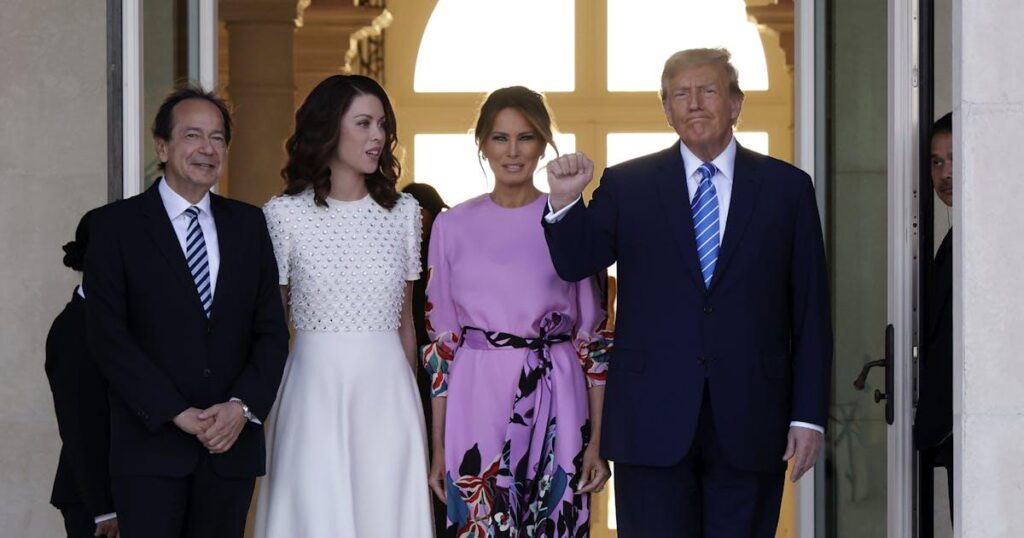 トランプ大統領の寄付者である億万長者が米国工場を閉鎖し、中国に作業を移転