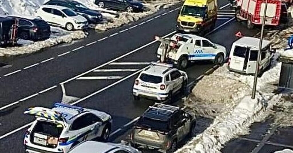 インクルズで車が女性を轢く