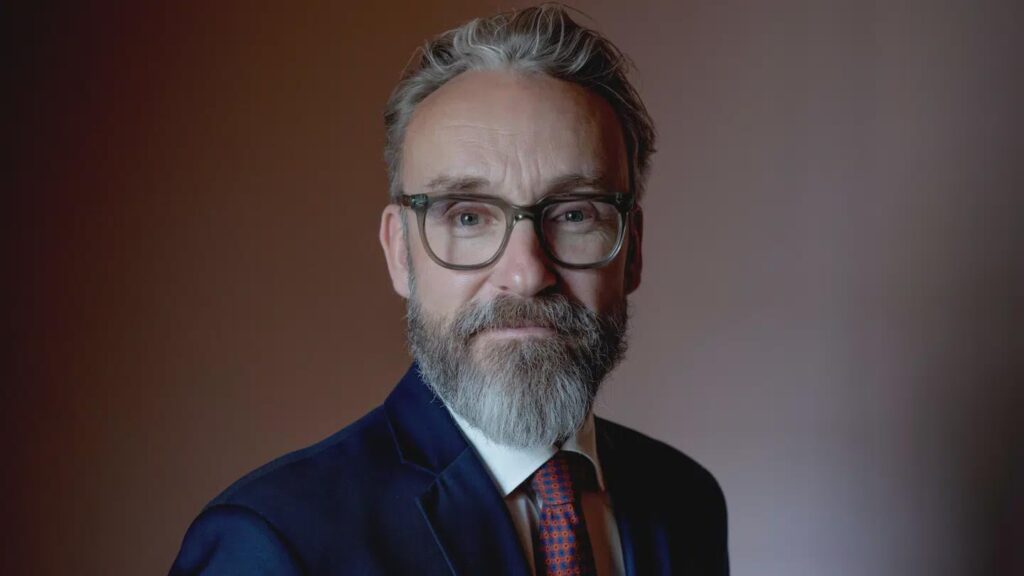 LAの女性プロフィール：「頭痛がするか、膨満感があるかのどちらかです」（2024年）