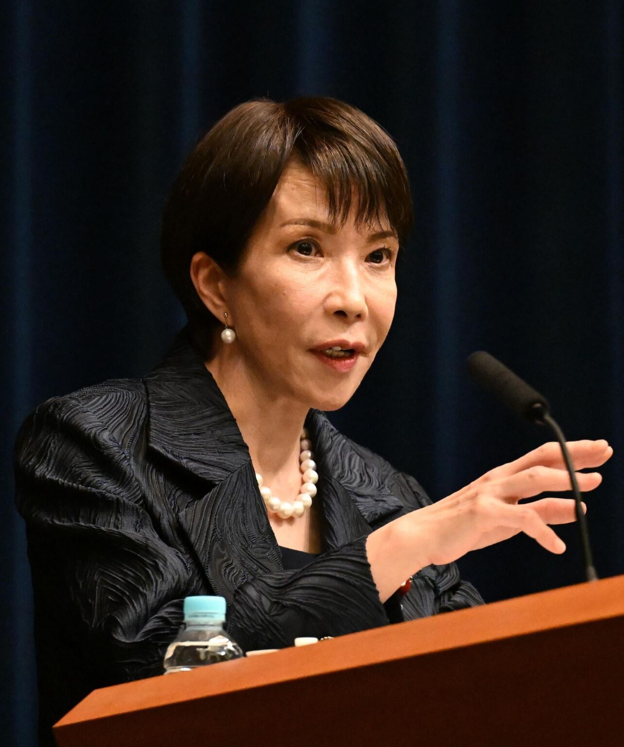 【なにこれこわい】高市首相「何が悪いの」取材応じず カタログギフト配布、自民ベテラン「目をつむってやれよ」 西日本新聞