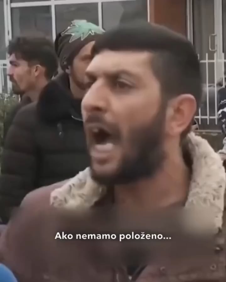 マケドニアのローマ人、州に対し無免許運転を許可するよう要求